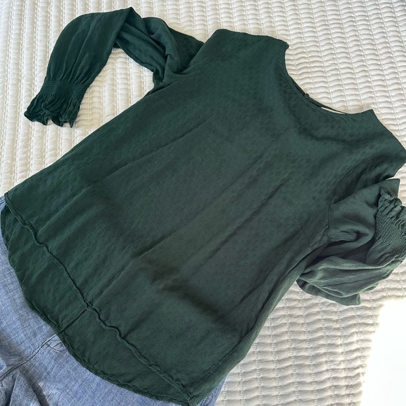 Bundle: Green Blouse and Blue Linen Shorts. Size Small. - Picture 3 of 5